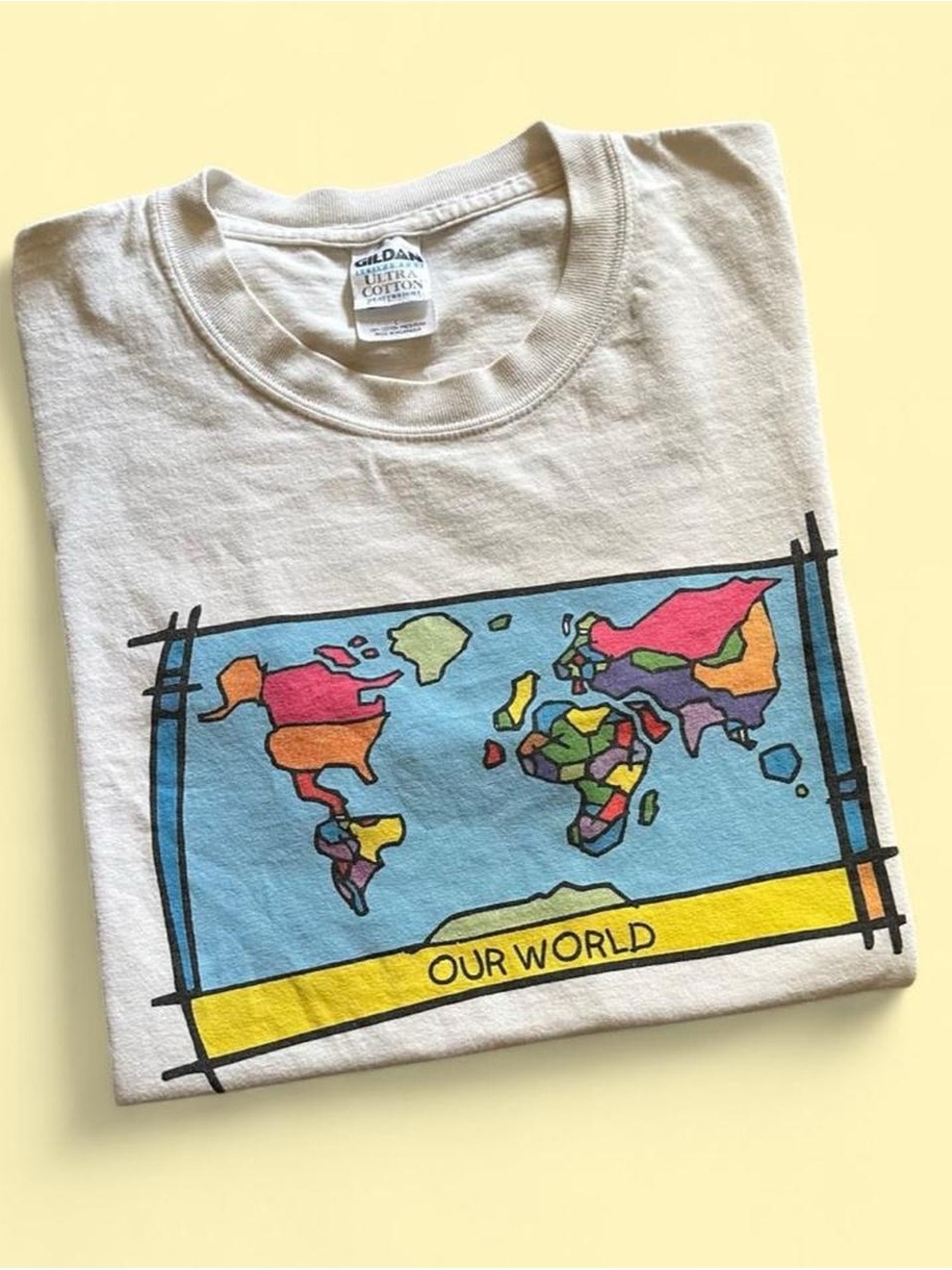 Vintage Gildan ‘Our World' Graphic T-Shirt in white L